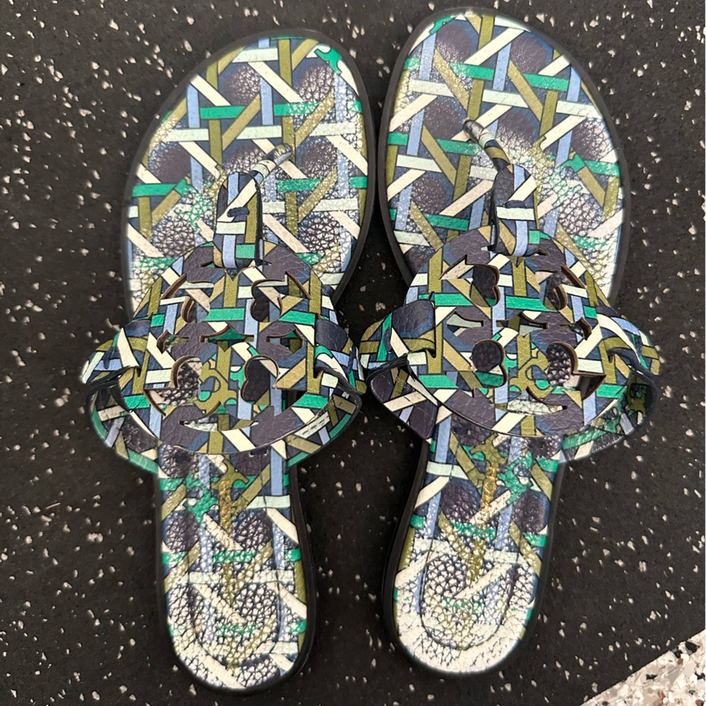 Tory Burch millers size 6 patterned matte